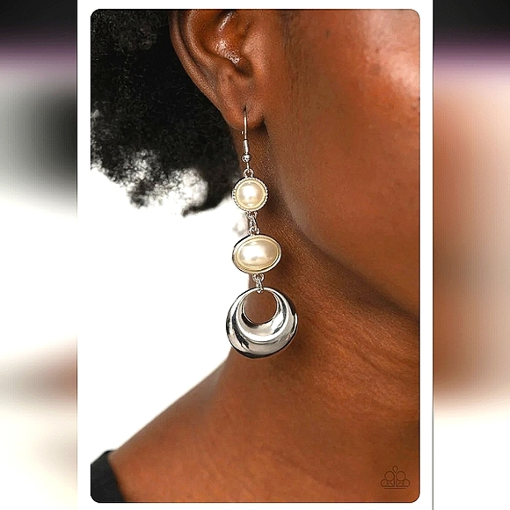 NWOT Paparazzi "Bubbling to the Surface" Silver Tone Pearl Drop Earrings